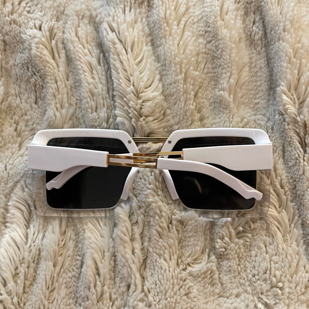 COCO AND BREEZY Amazonian 57mm Square Sunglasses. - Picture 4 of 14
